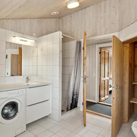 Gorgeous Home In Saeby With Sauna בית נופש Sæby