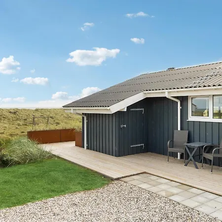 Gorgeous Home In Saeby With Sauna בית נופש Sæby
