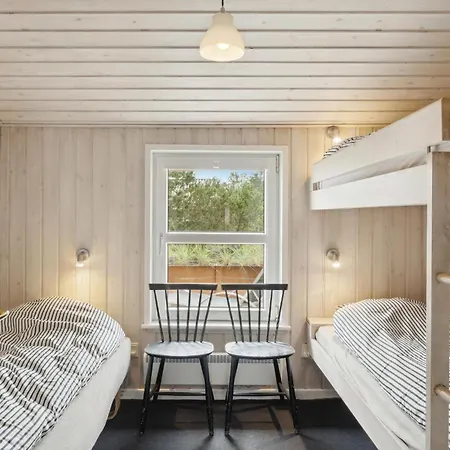 בית נופש Gorgeous Home In Saeby With Sauna