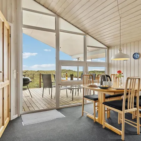 בית נופש Gorgeous Home In Saeby With Sauna