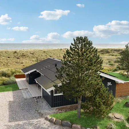 Gorgeous Home In Saeby With Sauna בית נופש *